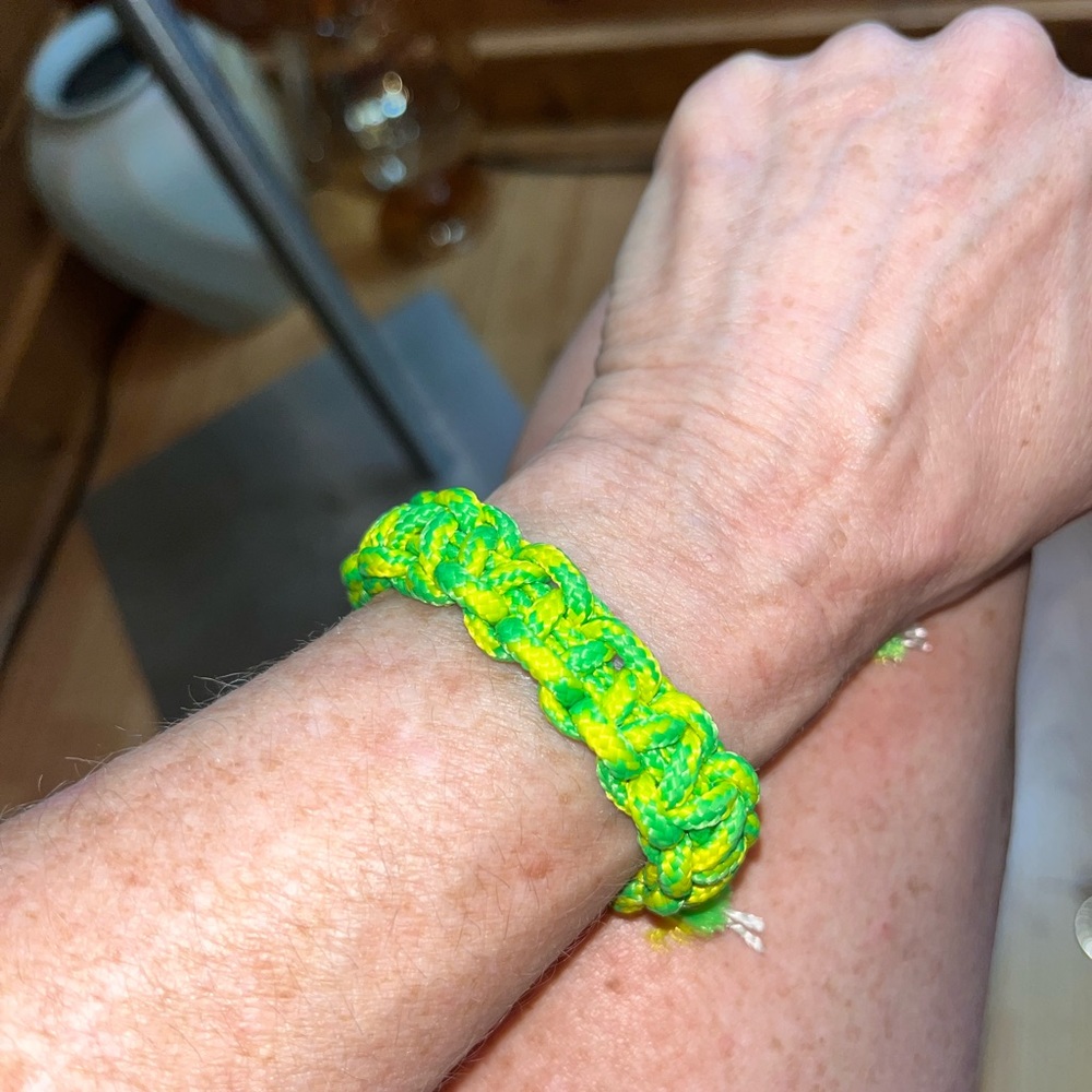 SURVIVAL BRACELET NEW - green yellow 7.5”